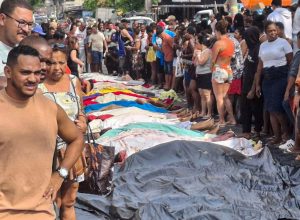 rj:-moradores-resgatam-mais-de-60-corpos-na-area-de-mata-apos-operacao