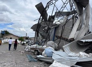 cidade-do-parana-e-atingida-por-ventos-fortes-de-ate-180-km/h