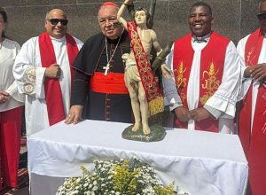 imagem-peregrina-do-padroeiro-do-rio-visita-o-cristo-redentor