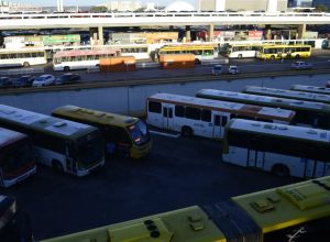 dezenas-de-onibus-de-uma-mesma-empresa-urbana-sao-apedrejados-no-df