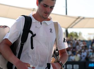 fora-de-ritmo,-joao-fonseca-cai-na-estreia-do-aberto-da-australia